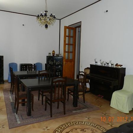 Room 404 Guest House Тбілісі Екстер'єр фото
