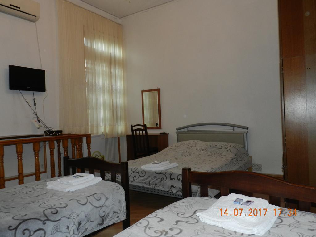 Room 404 Guest House Тбілісі Екстер'єр фото