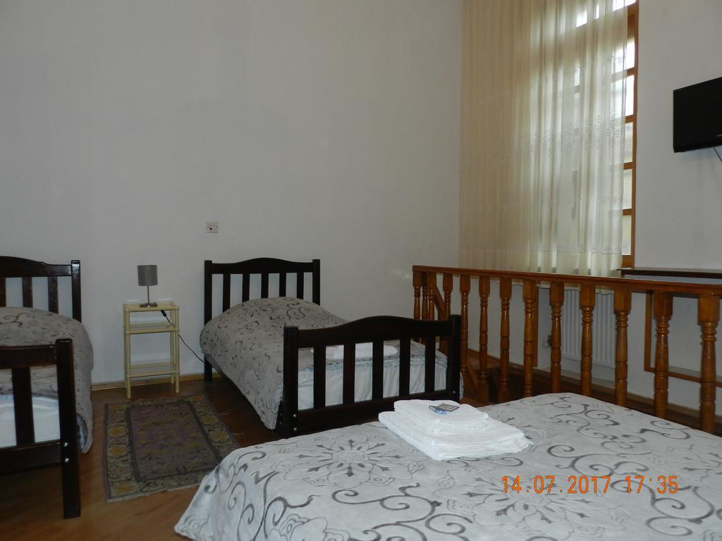 Room 404 Guest House Тбілісі Екстер'єр фото