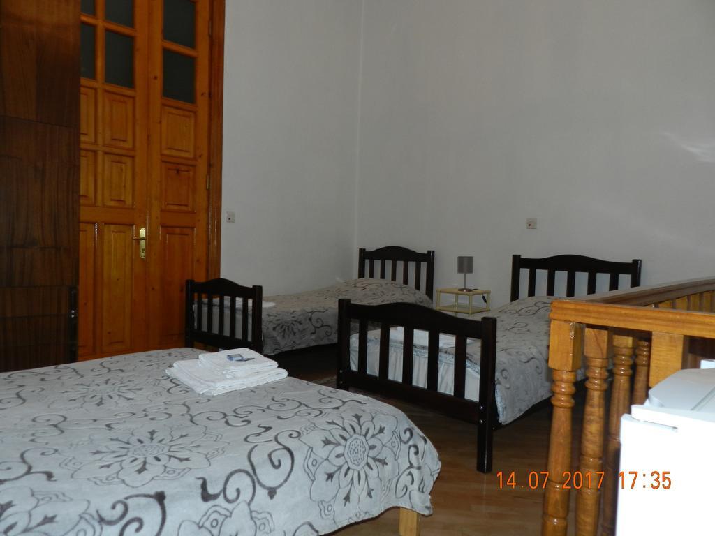 Room 404 Guest House Тбілісі Екстер'єр фото