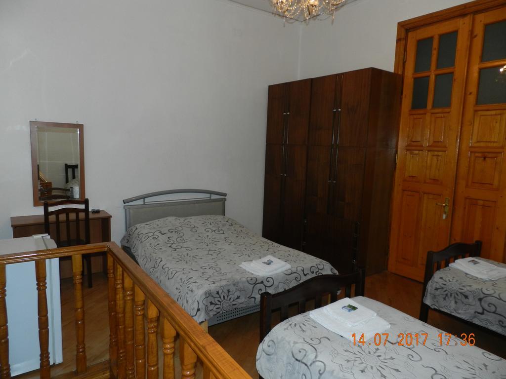 Room 404 Guest House Тбілісі Екстер'єр фото